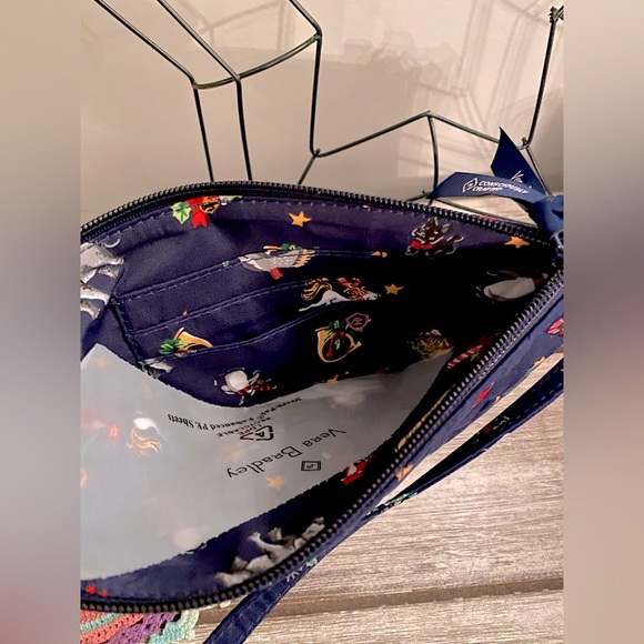 Vera Bradley RFID Convertible Wristlet ✨ Snow Globe Motifs - Picture 10 of 14